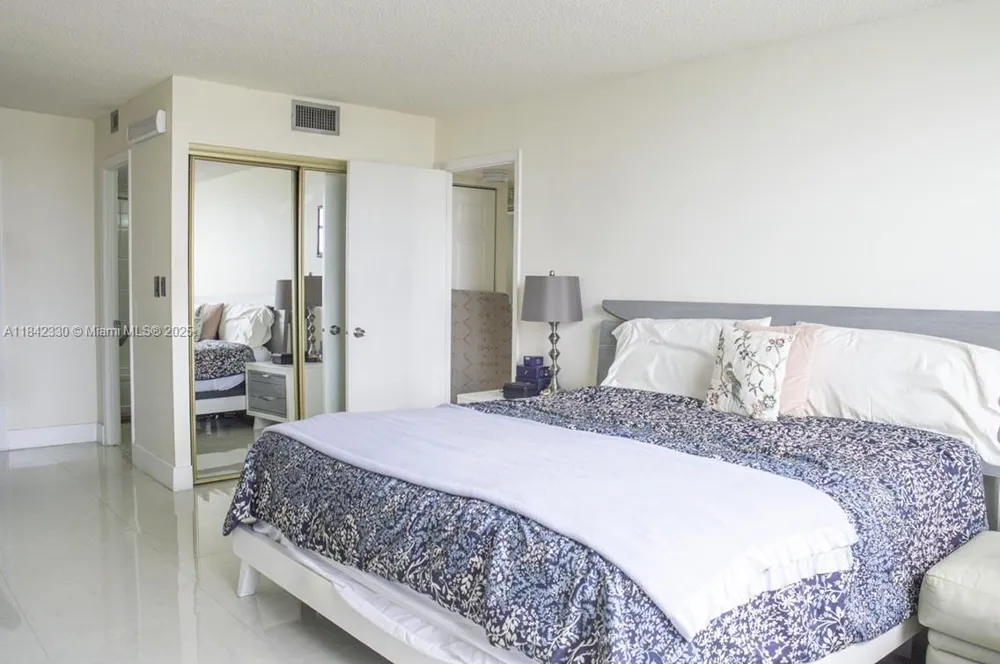 2780 NE 183rd St #1001 Aventura, FL 33160