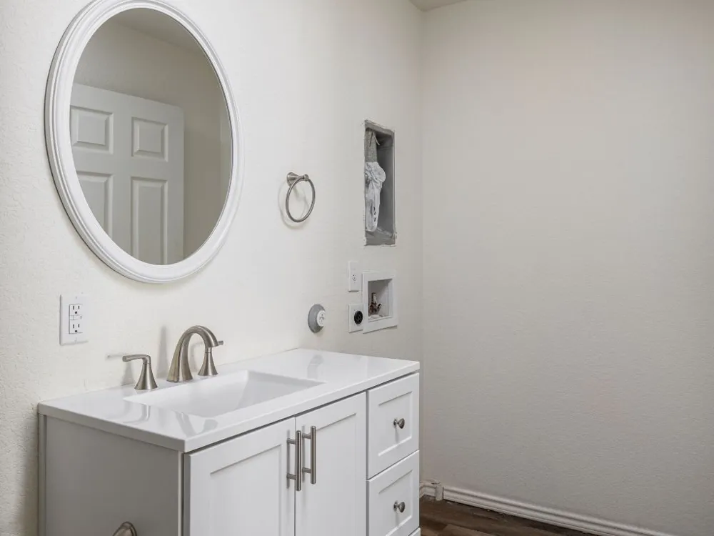 230 Debus Drive #108 B Taylor, TX 76574