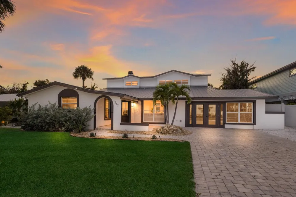 212 OAK AVENUE Anna Maria, FL 34216