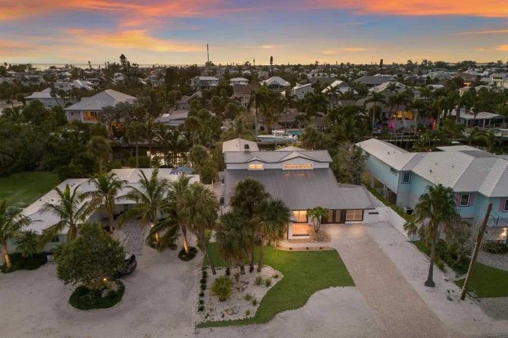 212 OAK AVENUE Anna Maria, FL 34216