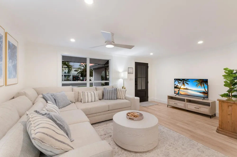 212 OAK AVENUE Anna Maria, FL 34216