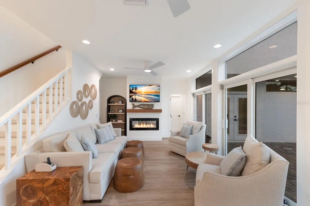 212 OAK AVENUE Anna Maria, FL 34216