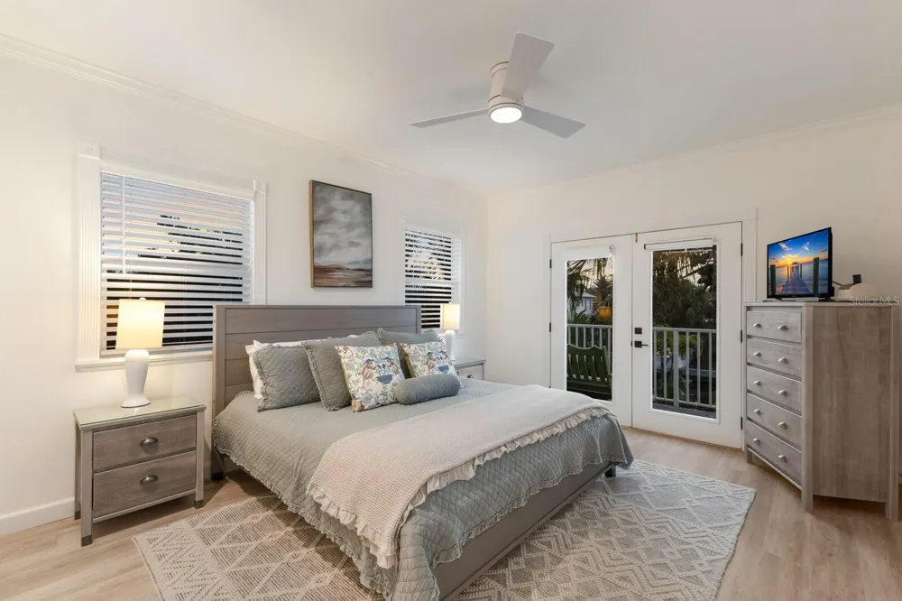 212 OAK AVENUE Anna Maria, FL 34216
