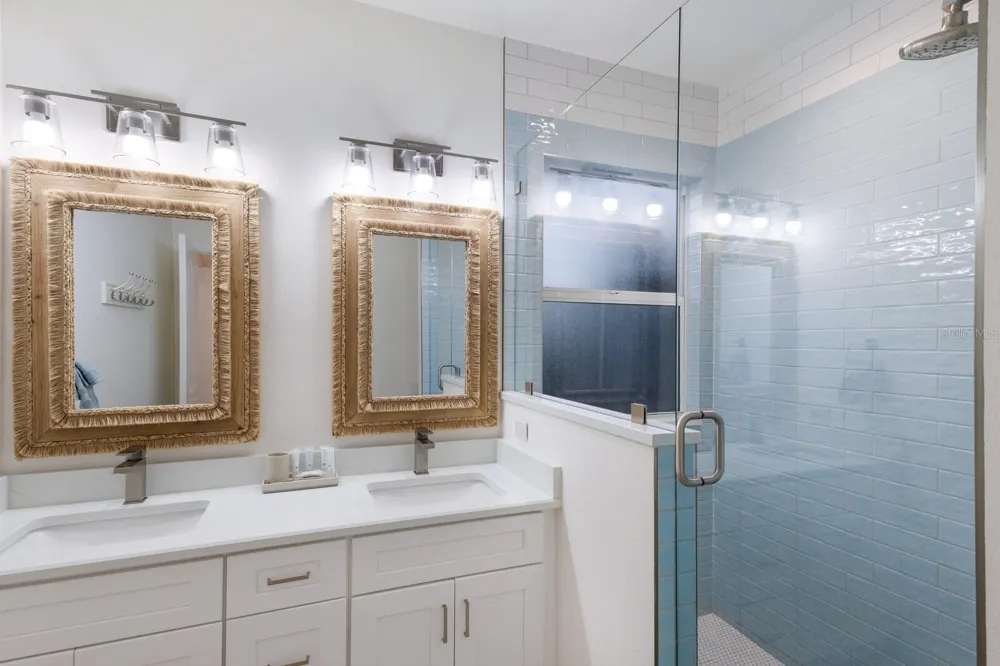 212 OAK AVENUE Anna Maria, FL 34216