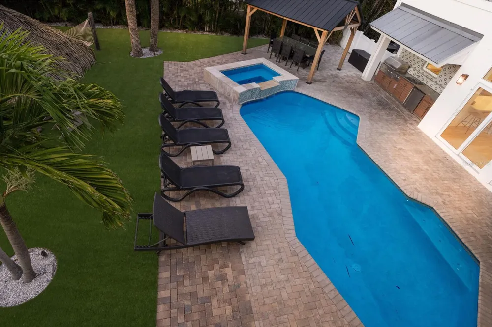 212 OAK AVENUE Anna Maria, FL 34216