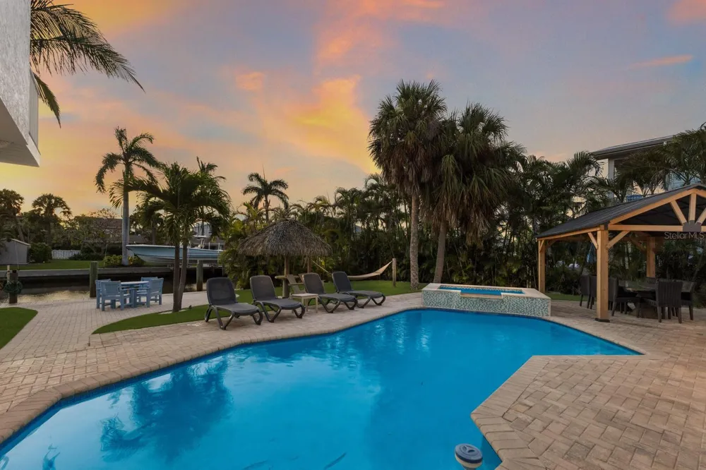 212 OAK AVENUE Anna Maria, FL 34216