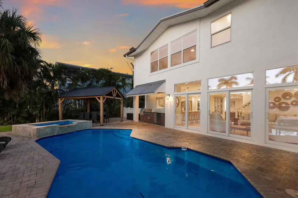 212 OAK AVENUE Anna Maria, FL 34216