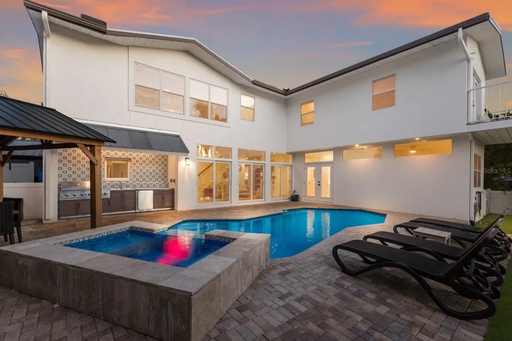 212 OAK AVENUE Anna Maria, FL 34216