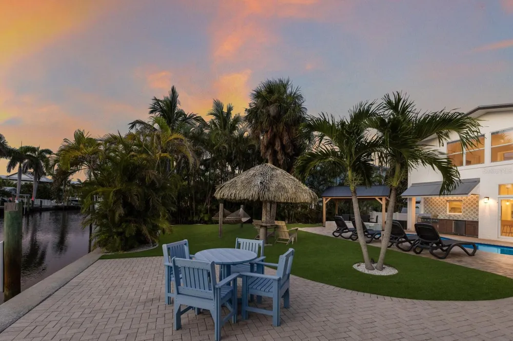212 OAK AVENUE Anna Maria, FL 34216