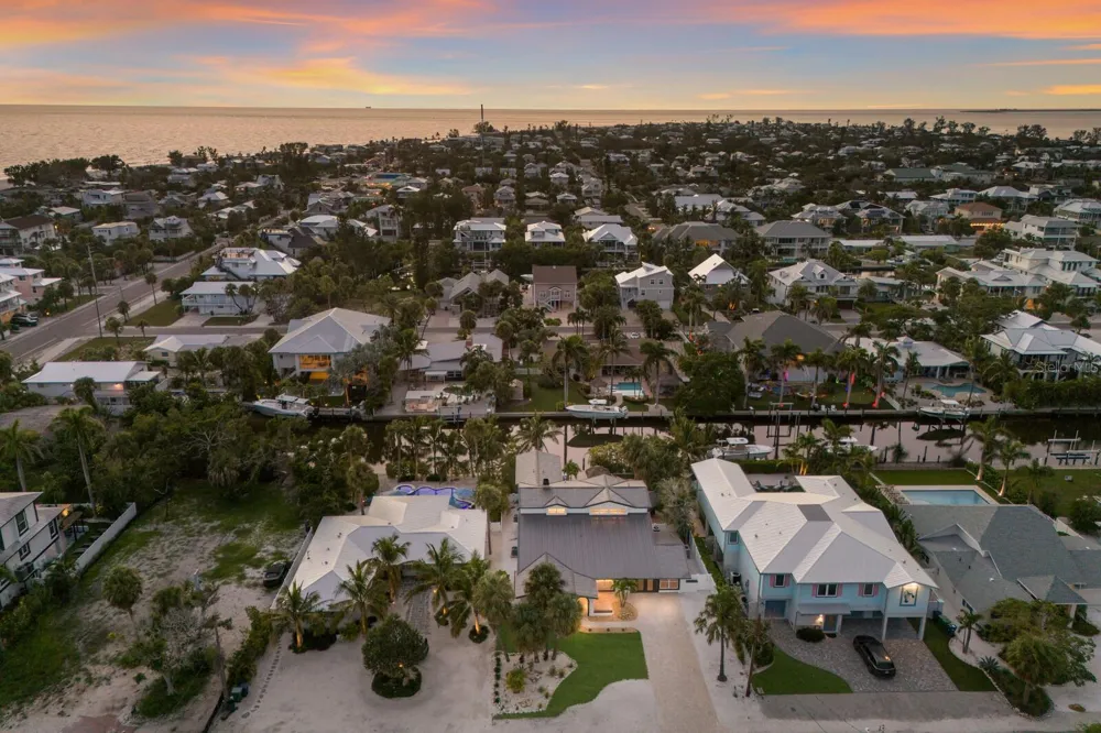 212 OAK AVENUE Anna Maria, FL 34216