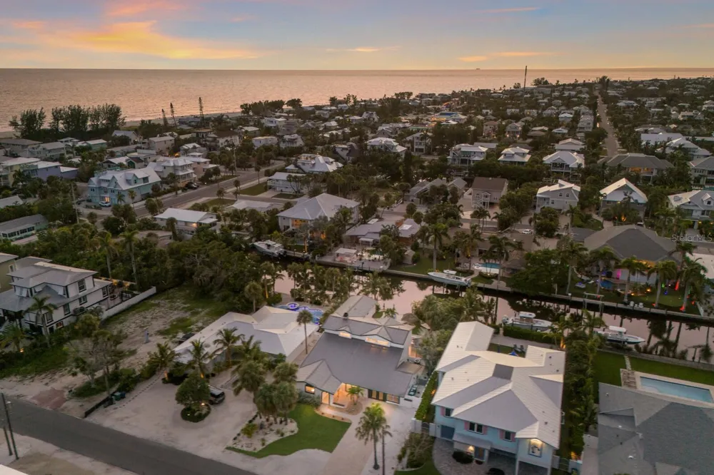 212 OAK AVENUE Anna Maria, FL 34216