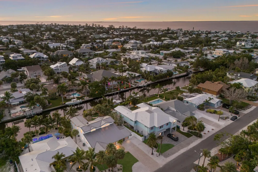 212 OAK AVENUE Anna Maria, FL 34216