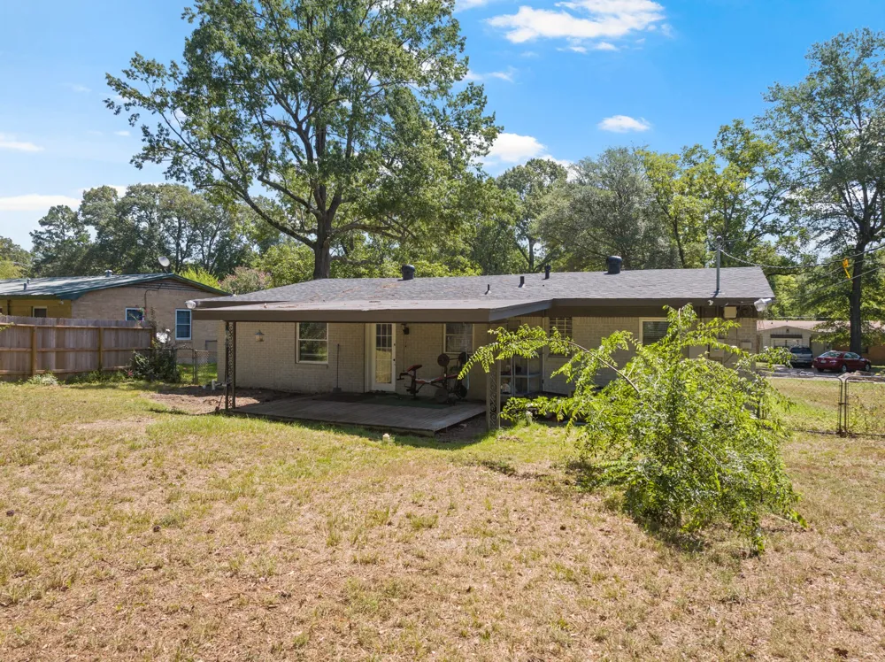 3915 Sabine Texarkana, TX 75503