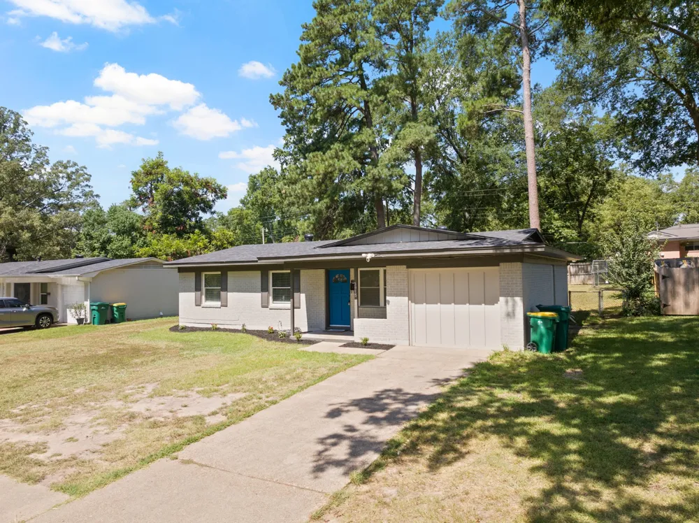 3915 Sabine Texarkana, TX 75503