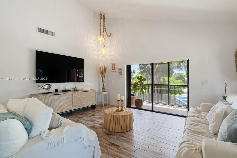 9812 Windward Ave Key Largo, FL 33037