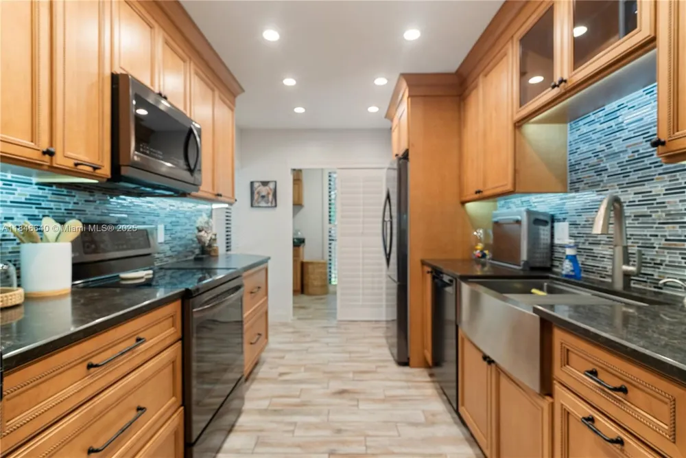 9812 Windward Ave Key Largo, FL 33037