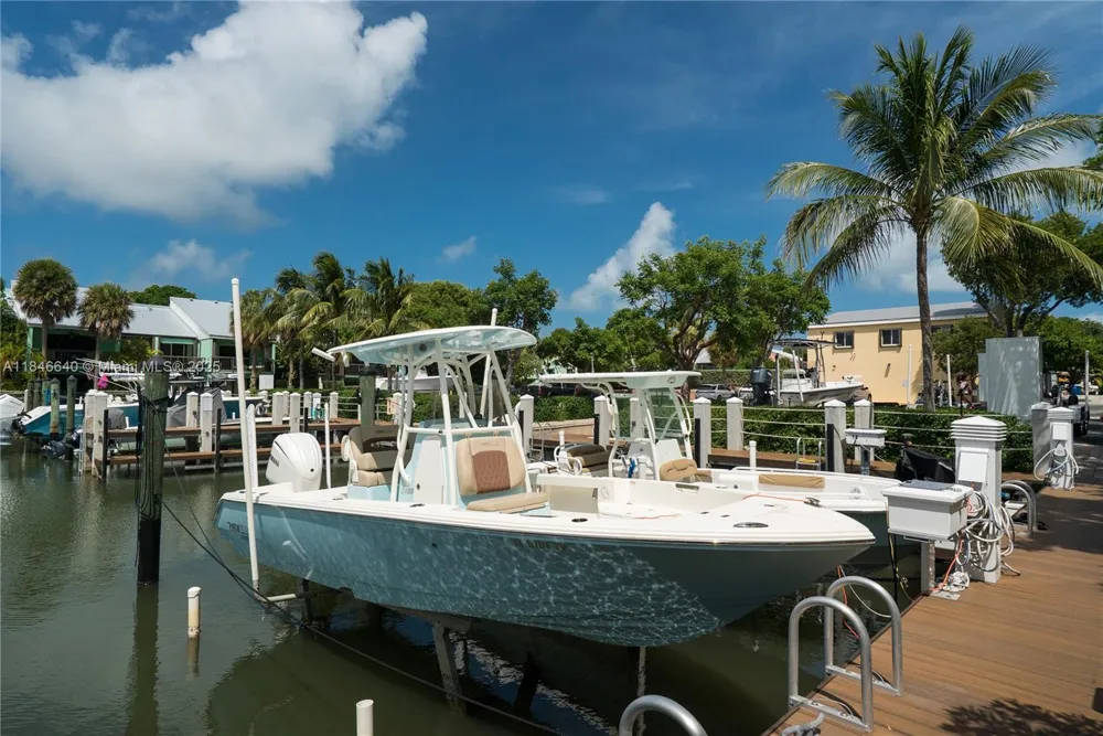 9812 Windward Ave Key Largo, FL 33037