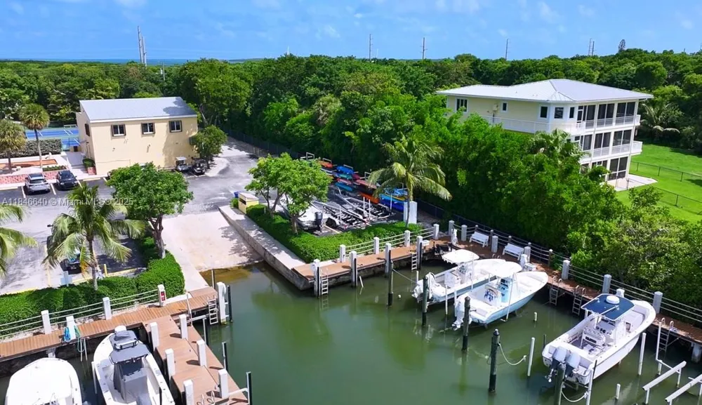 9812 Windward Ave Key Largo, FL 33037