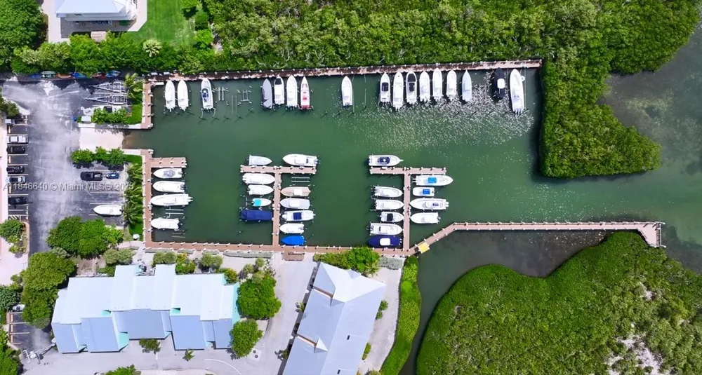 9812 Windward Ave Key Largo, FL 33037