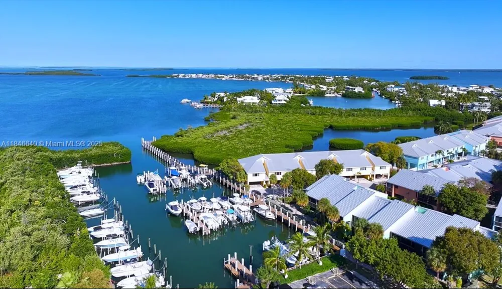 9812 Windward Ave Key Largo, FL 33037