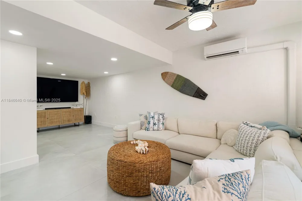 9812 Windward Ave Key Largo, FL 33037