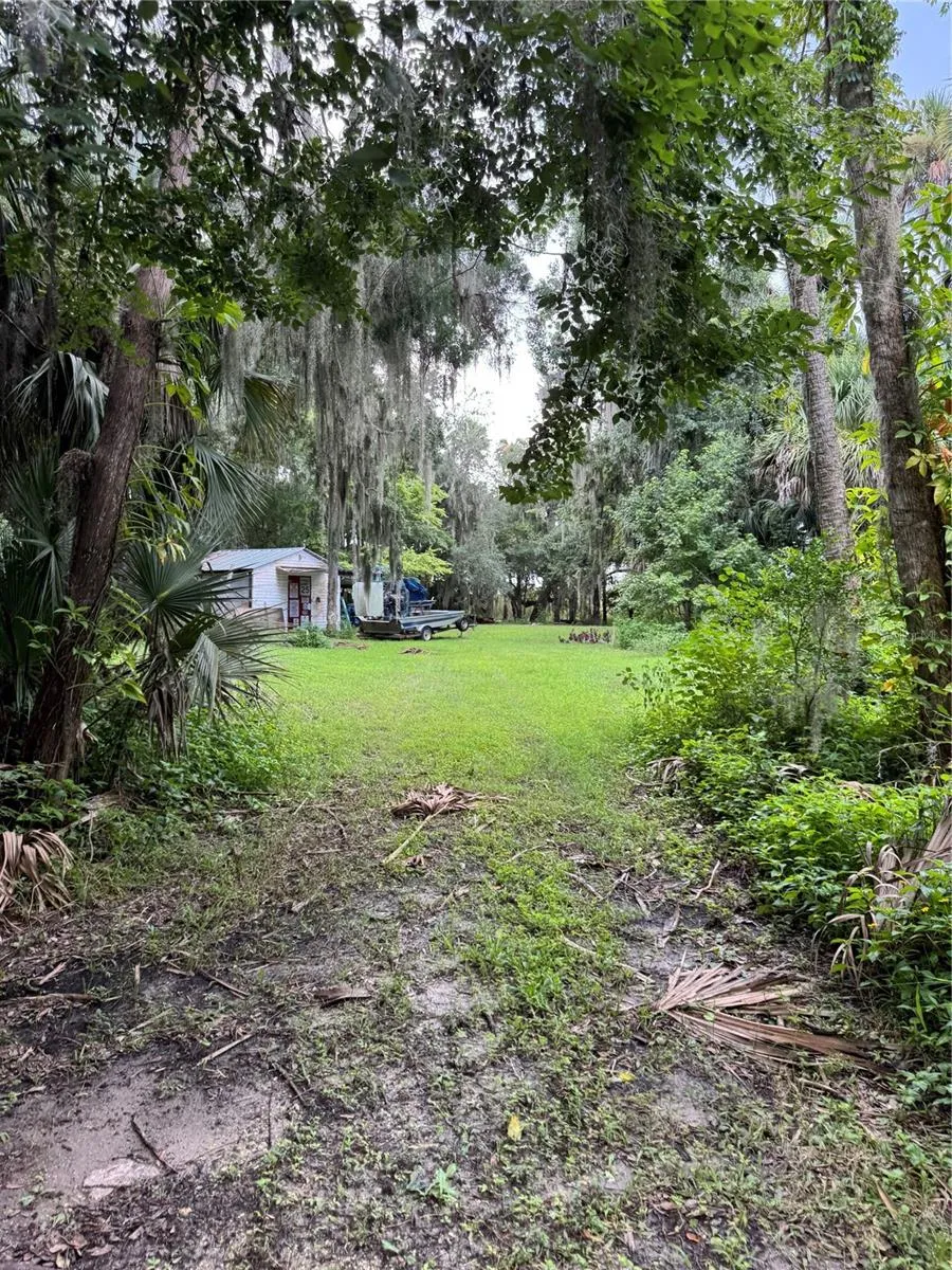 1530 SWAMP LANE Geneva, FL 32732