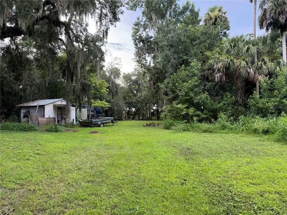 1530 SWAMP LANE Geneva, FL 32732