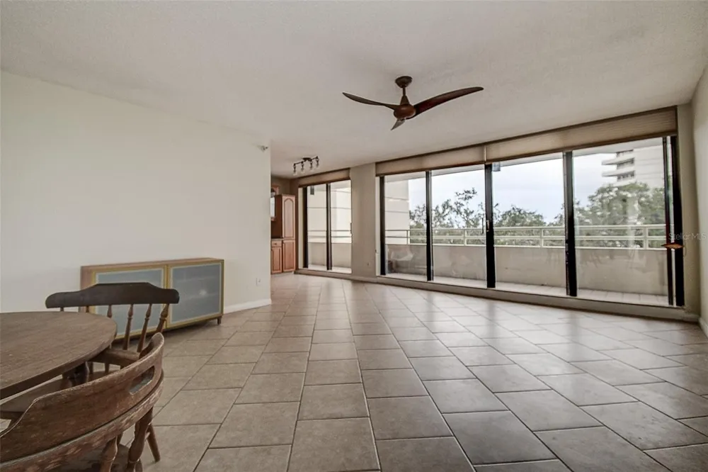 5940 PELICAN BAY PLAZA S #406 Gulfport, FL 33707