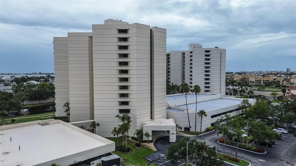 5940 PELICAN BAY PLAZA S #406 Gulfport, FL 33707