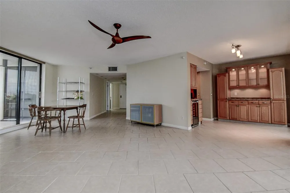 5940 PELICAN BAY PLAZA S #406 Gulfport, FL 33707