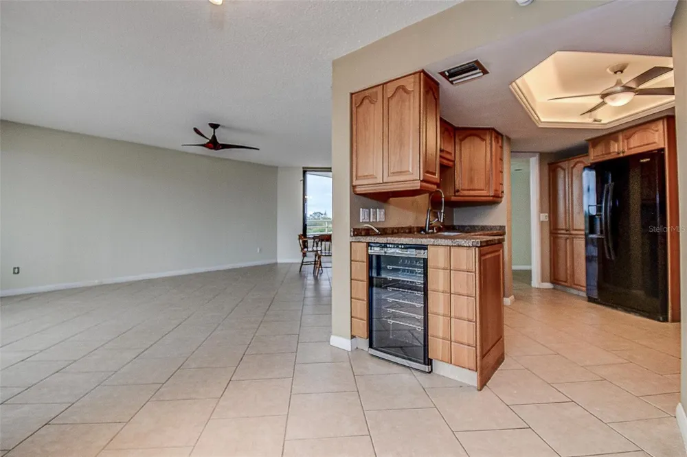 5940 PELICAN BAY PLAZA S #406 Gulfport, FL 33707