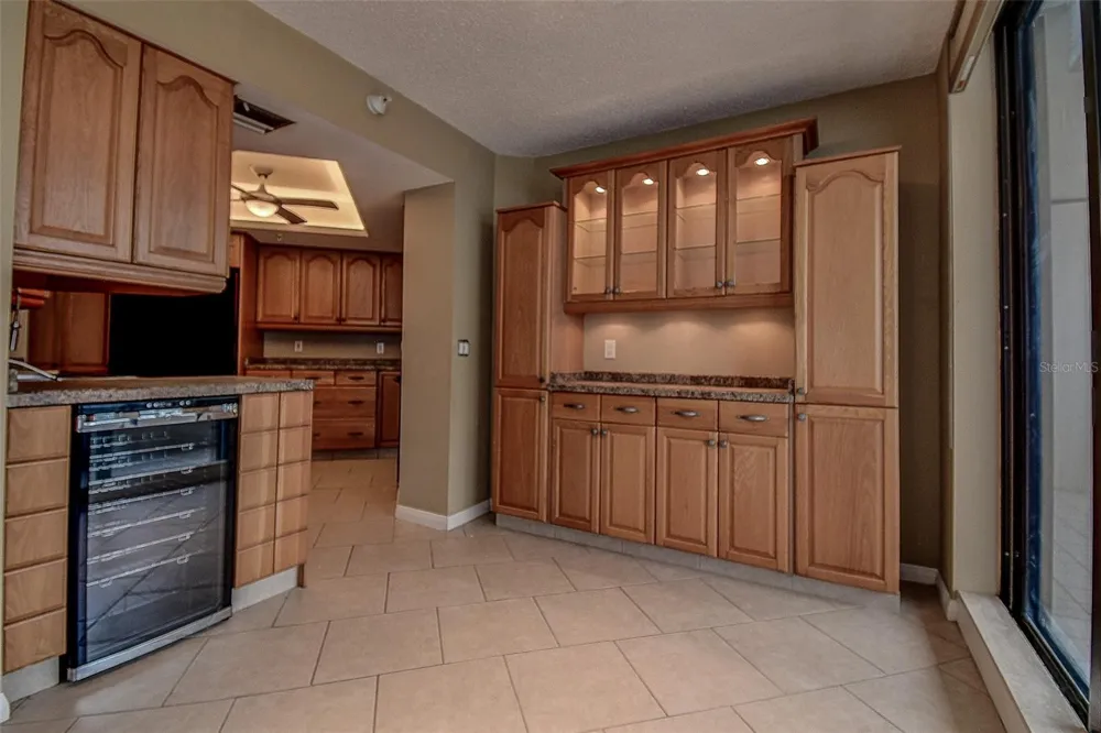 5940 PELICAN BAY PLAZA S #406 Gulfport, FL 33707