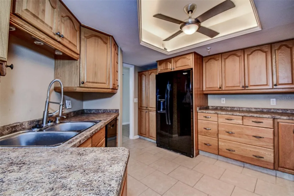 5940 PELICAN BAY PLAZA S #406 Gulfport, FL 33707