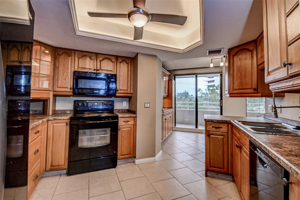 5940 PELICAN BAY PLAZA S #406 Gulfport, FL 33707