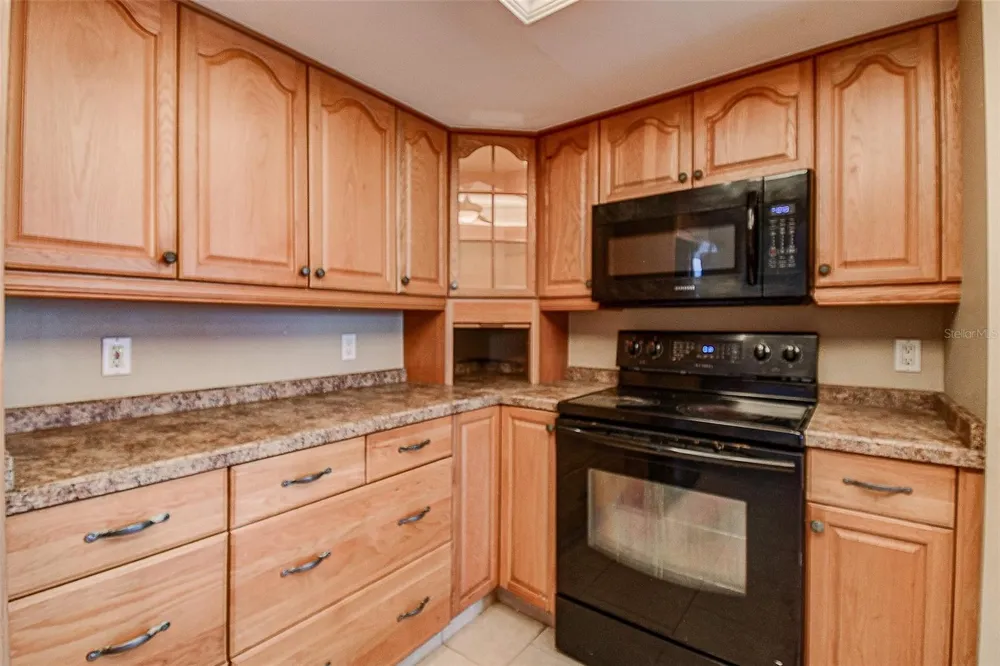 5940 PELICAN BAY PLAZA S #406 Gulfport, FL 33707