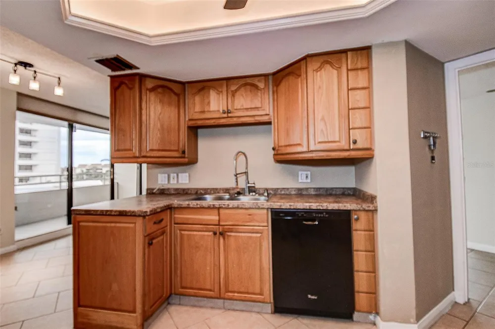5940 PELICAN BAY PLAZA S #406 Gulfport, FL 33707