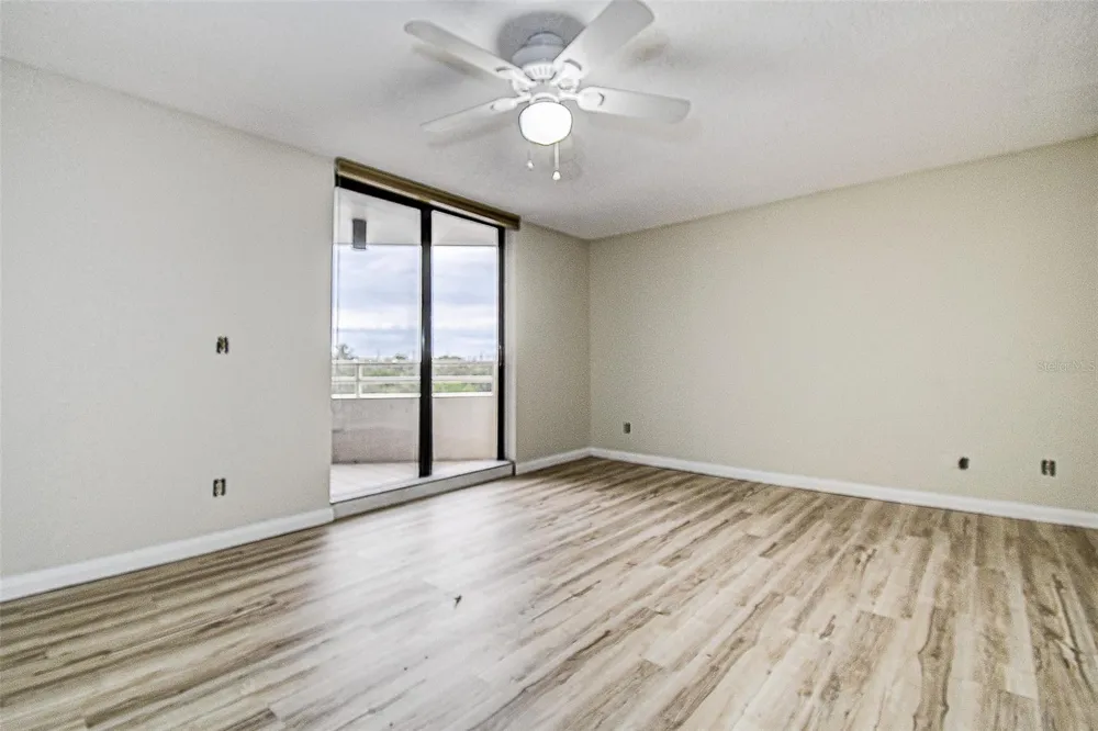 5940 PELICAN BAY PLAZA S #406 Gulfport, FL 33707