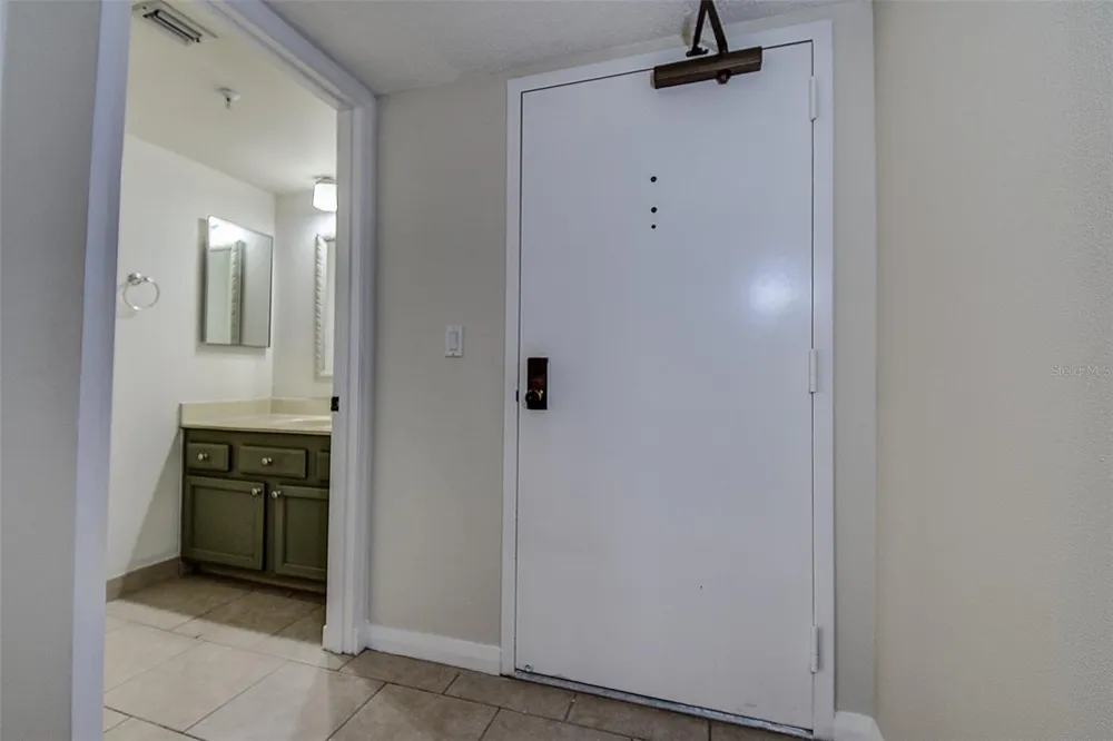 5940 PELICAN BAY PLAZA S #406 Gulfport, FL 33707