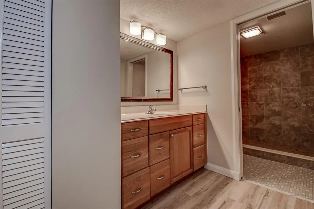 5940 PELICAN BAY PLAZA S #406 Gulfport, FL 33707