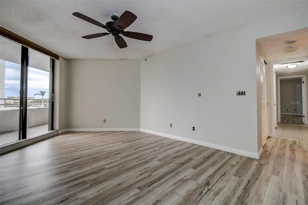 5940 PELICAN BAY PLAZA S #406 Gulfport, FL 33707