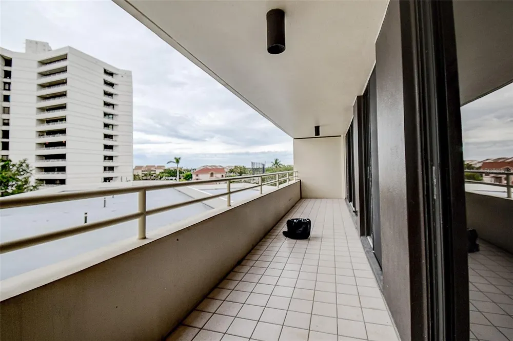 5940 PELICAN BAY PLAZA S #406 Gulfport, FL 33707