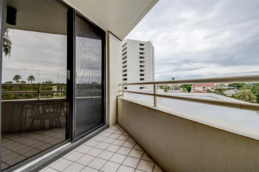 5940 PELICAN BAY PLAZA S #406 Gulfport, FL 33707