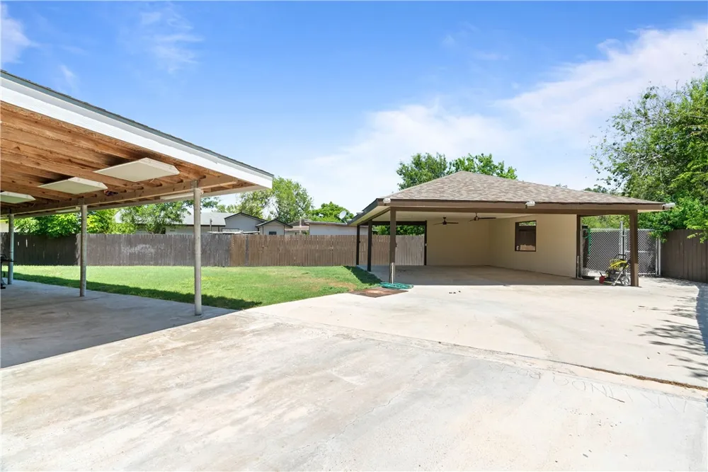 1126 Green Willow Drive Corpus Christi, TX 78405