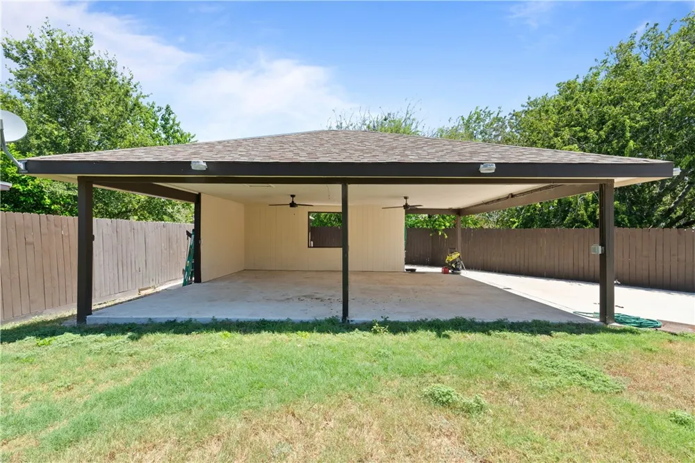 1126 Green Willow Drive Corpus Christi, TX 78405