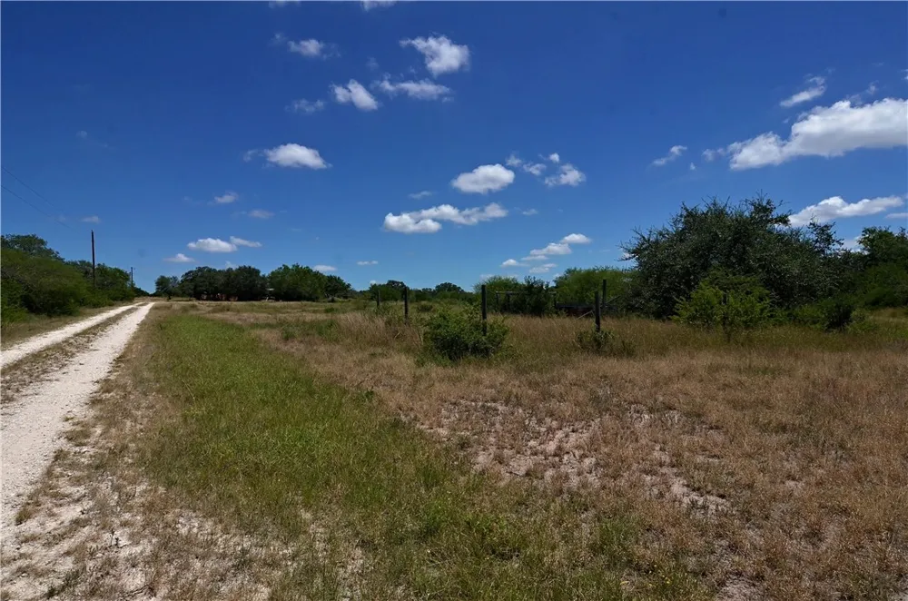 1641 Charco Beeville, TX 78102