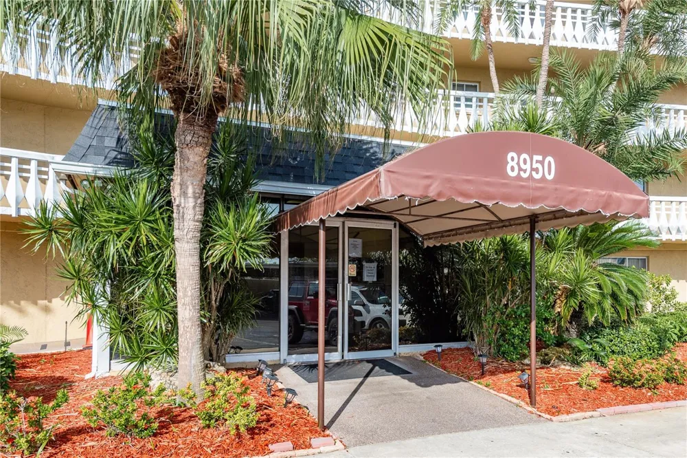 8950 PARK BOULEVARD #702 Seminole, FL 33777