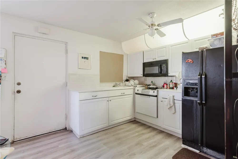 8950 PARK BOULEVARD #702 Seminole, FL 33777