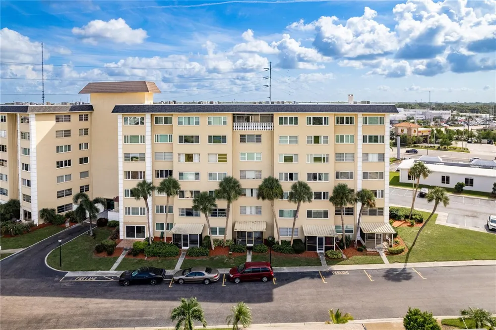 8950 PARK BOULEVARD #702 Seminole, FL 33777