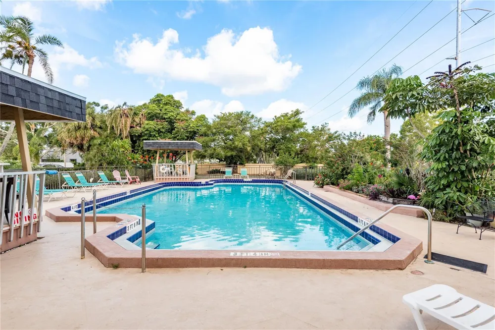 8950 PARK BOULEVARD #702 Seminole, FL 33777