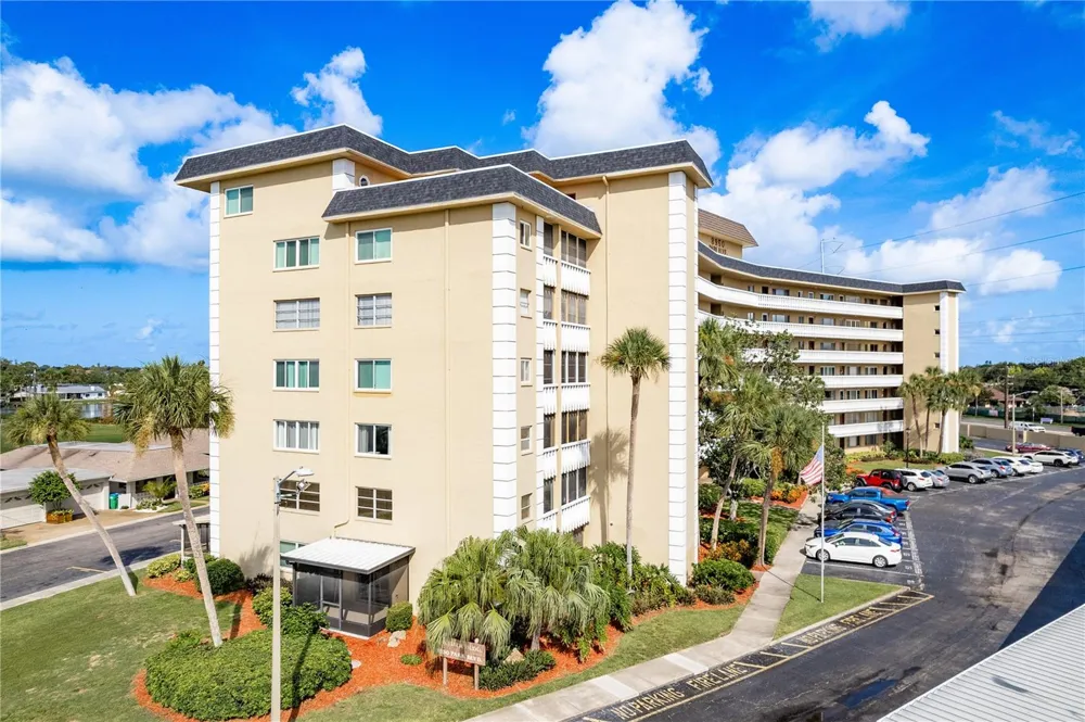 8950 PARK BOULEVARD #702 Seminole, FL 33777